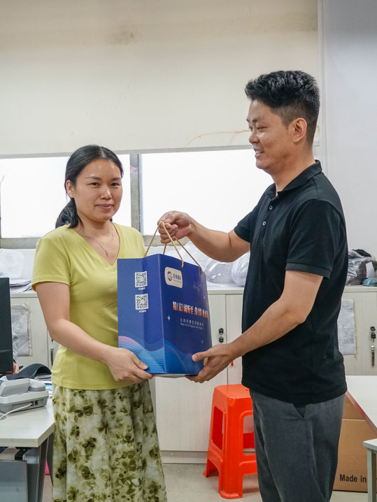 明月照千里，福利暖人心。東莞京福、京緯、京翼服裝有限公司發中秋節福利啦!(圖15)
