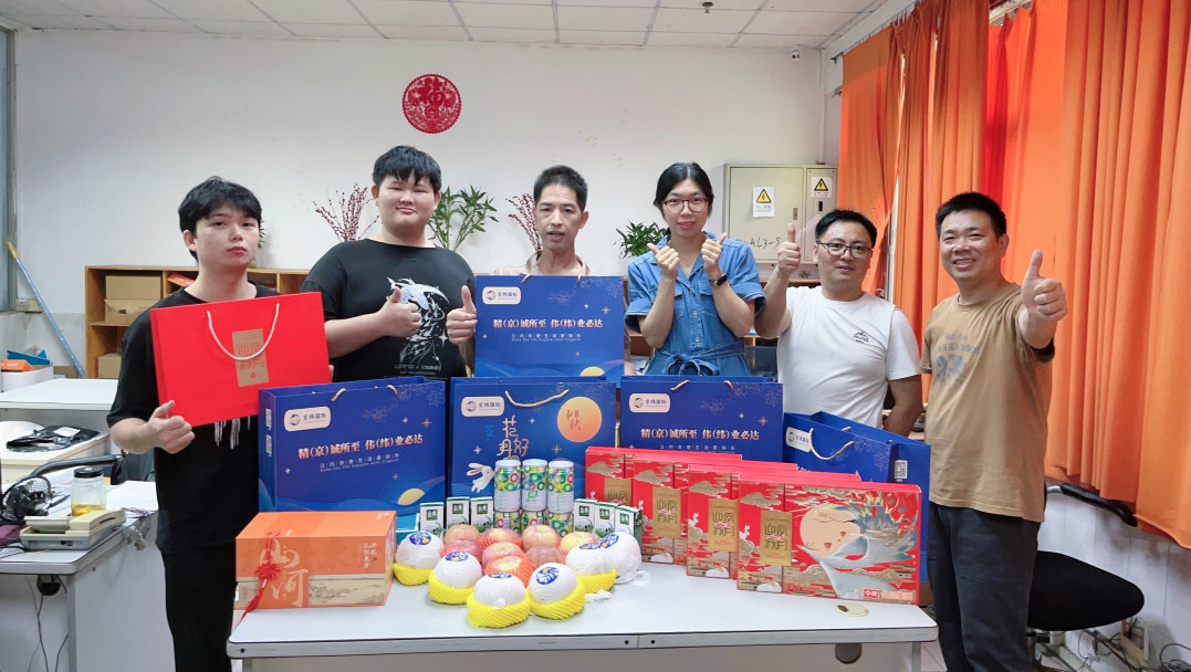 明月照千里，福利暖人心。東莞京福、京緯、京翼服裝有限公司發中秋節福利啦!(圖24)